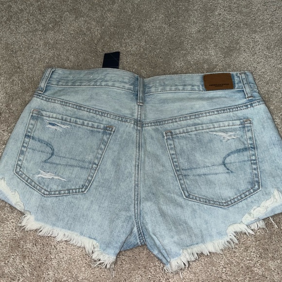 American eagle brand new light wash jean shorts in a size 8! - Picture 2 of 2